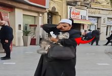 مشهد يبكي القلوب لشيخ ازهرى من ذي الاعــ.ـــاقة يبكي علي قطته  6 1734869954735 ukscl9 2 0