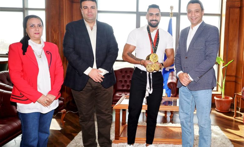 "محافظ السويس يكرم بطل كمال الأجسام مايكل جمال شوقي لفوزه ببطولة العالم واوان كلاسيك 2025 وتأهله لبطولة المحترفين 14 IMG 20250403 WA0005