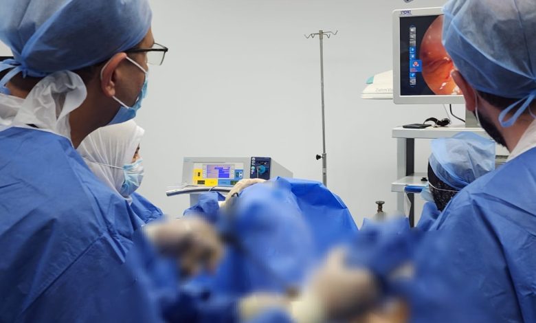 نجاح جراحة دقيقة بمجمع السويس الطبي لاستئصال بطانة الرحم المهاجرة باستخدام المنظار الجراحي 14 IMG 20250426 WA0000