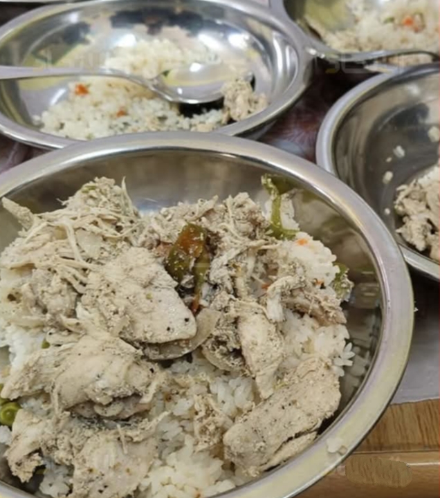 لحمة ورز في المدارس!.. تجربة جديدة تُدخل البهجة على طلاب الفيوم بوجبات ساخنة مغذية 3 IMG ٢٠٢٥٠٥١٤ ١٢٠٦٢١