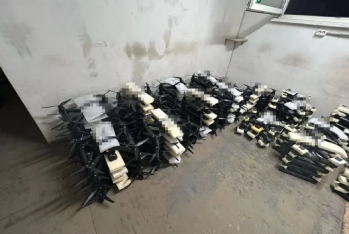 صورة تكشف مفاجأة عملية أوكرانيا ضد روسيا: مسيرات بـ200 دولار دمّرت 45 طائرة روسية 16 20250601193108