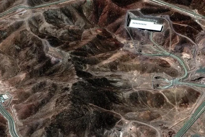 CBS: ترامب قد يؤجل ضرب إيران.. ومصير منشأة "فوردو" تحت أنظار قنبلة نووية تكتيكية 14 20250619202433