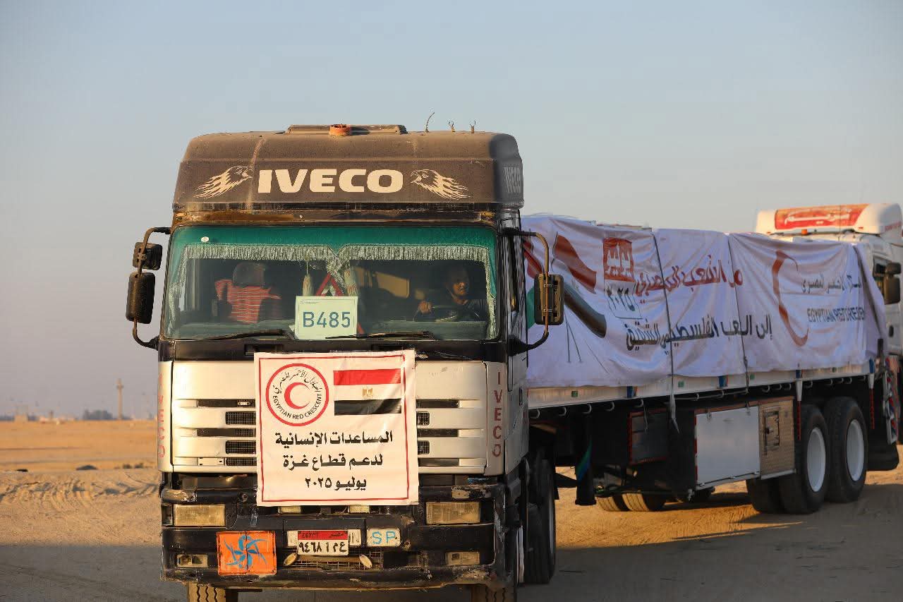 «من مصر إلى غزة».. الهلال الأحمر يرسل أكثر من 100 شاحنة مساعدات تتجاوز 1200 طن لدعم أهالي القطاع 3 FB IMG 1753600987096