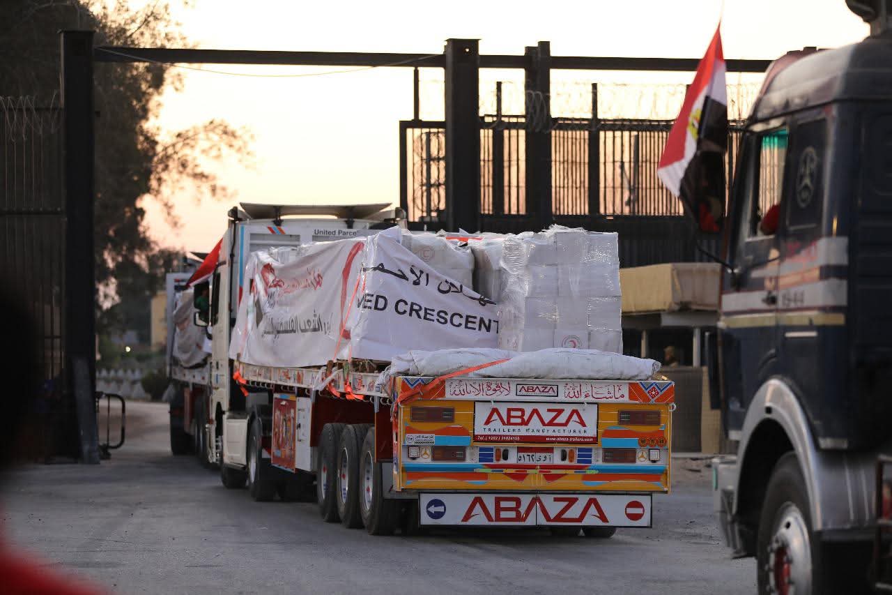 «من مصر إلى غزة».. الهلال الأحمر يرسل أكثر من 100 شاحنة مساعدات تتجاوز 1200 طن لدعم أهالي القطاع 2 FB IMG 1753600991370