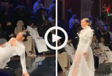 سقوط عارضة أزياء يشعل مواقع التواصل في جدة.. ومزاعم بأن الحادثة "مقصودة" فيديو 7 img 1753388339001
