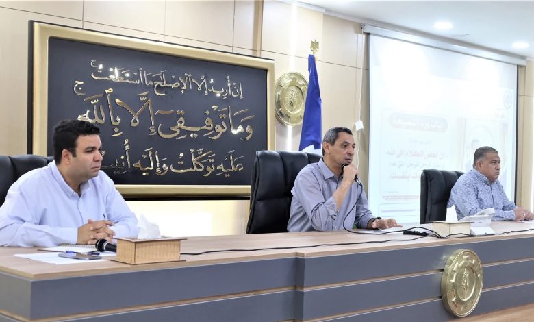 محافظ السويس يؤكد أهمية التواصل المباشر مع المواطنين ويتابع ملفات البنية التحتية وتقنين الأراضي في اللقاء الأسبوعي 17 FB IMG 1754576649212