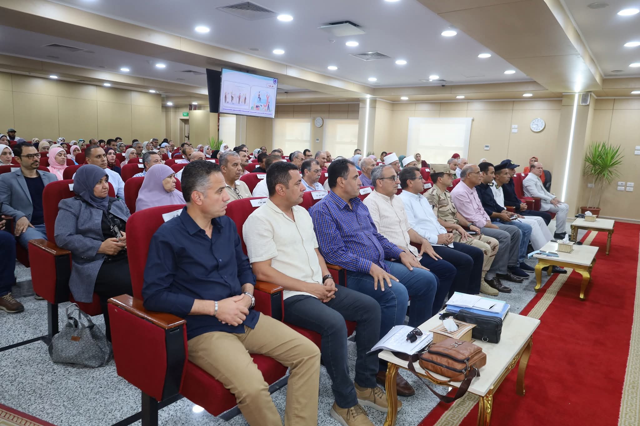 محافظ السويس يؤكد أهمية التواصل المباشر مع المواطنين ويتابع ملفات البنية التحتية وتقنين الأراضي في اللقاء الأسبوعي 2 FB IMG 1754576653589