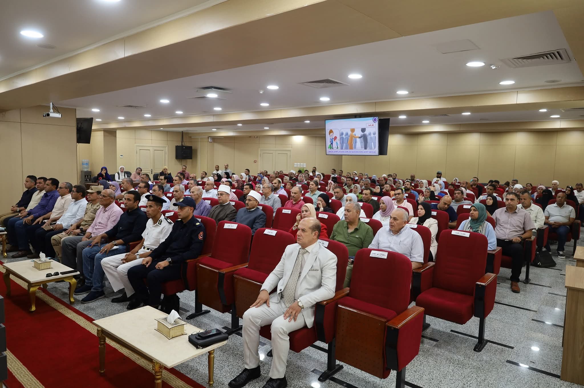 محافظ السويس يؤكد أهمية التواصل المباشر مع المواطنين ويتابع ملفات البنية التحتية وتقنين الأراضي في اللقاء الأسبوعي 3 FB IMG 1754576657052