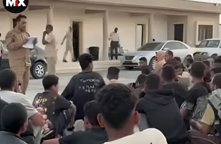 ليبيا ترحّل 274 مهاجرًا مصريًا غير شرعي عبر منفذ إمساعد بينهم حالة مصابة بالإيدز 17 img 1755270421821