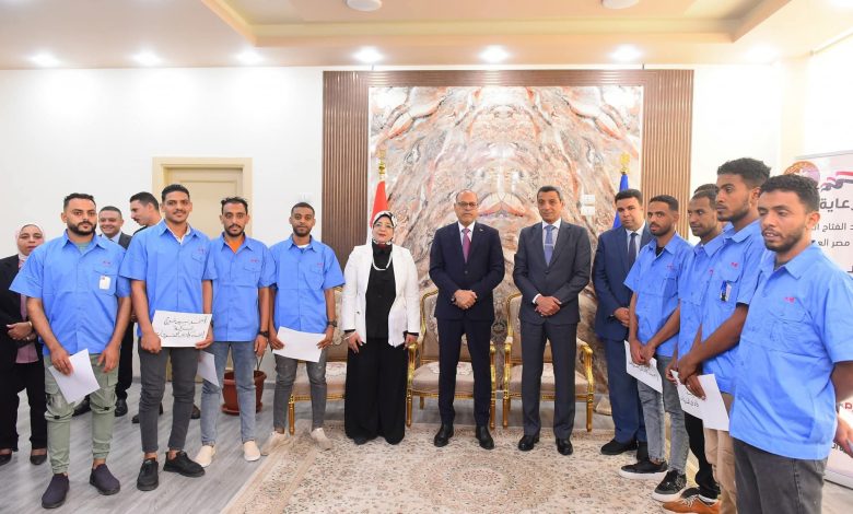 بداية جولة وزير العمل في السويس.. تسليم 81 عقد عمل للشباب بينهم 31 لذوي الهمم وتعزيز التعاون مع القطاع الخاص 15 FB IMG 1758536539746