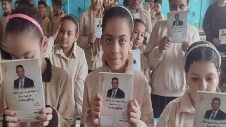 استبعاد مدير مدرسة بالمنوفية بعد واقعة توزيع مرشح محتمل للنواب كراسات تحمل صورته على التلاميذ 1 img 1759134849914