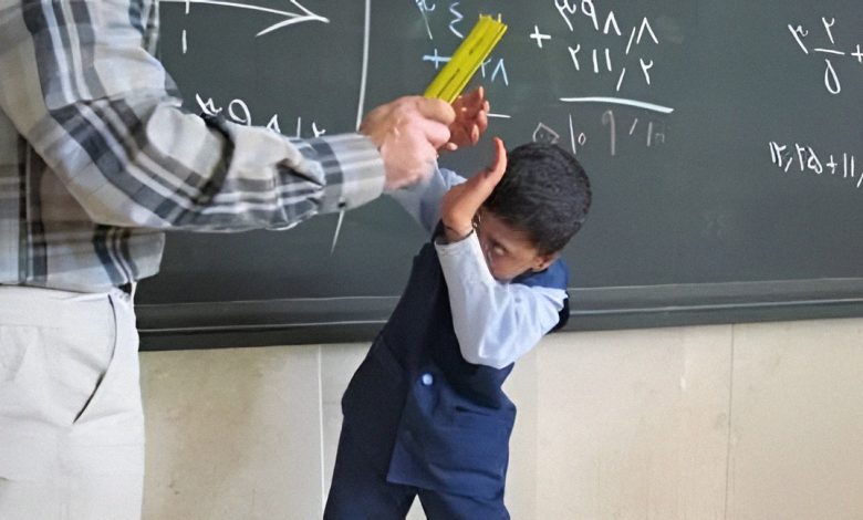 عصا أو خرطوم.. التعليم تُصدر تحذيرًا حاسمًا: إحالة فورية لأي معلم أو مدير مدرسة يثبت تورطه في العقاب البدني 2 وزارة التربية والتعليم