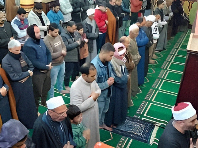 موعد صلاة الفجر بعد تطبيق التوقيت الشتوي 2025 في مصر.. اعرف التوقيت الجديد وأهم التغييرات بعد تأخير الساعة 60 دقيقة 1