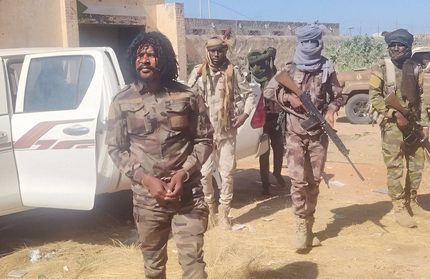 القبض على السفاح أبو لولو في الفاشر بالسودان.. نهاية دامية لمجرم الحرب المتهم بارتكاب مجازر وإعدام المدنيين 1 Upfoto VLJqd3Zgby0i6aTM62VhYNXUUPOsjcSDUoO93fletZalt