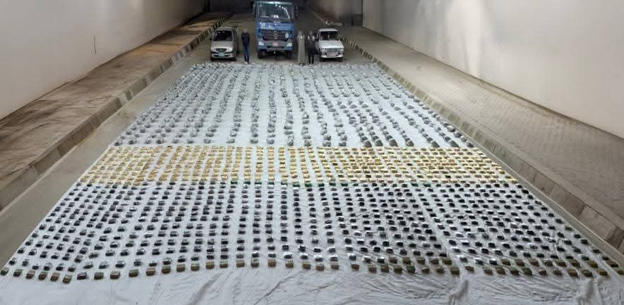 إحباط تهريب مخدرات بـ150 مليون جنيه في السويس… ضربة أمنية تُسقِط أخطر شبكات الاتجار قبل تسليم الشحنة للسوق المصري 1 FB IMG 1763379504285