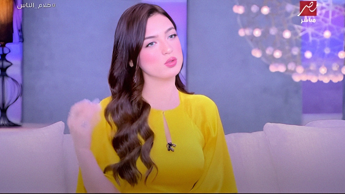 ياسمين عز تكشف وصفة غريبة لعلاج هيشان الشعر وتساقط الحواجب بطريقة طبيعية 100% تُشعل مواقع التواصل 1