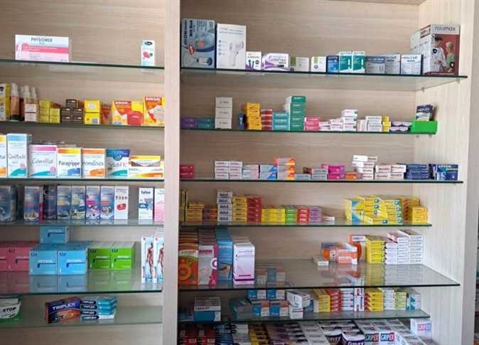 نقص الأدوية في الصيدليات بمصر.. تحذيرات من صعوبة توفير الإنسولين والهرمونات والمضادات الحيوية 1 نقص الأدوية في الصيدليات بمصر