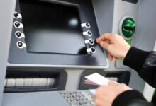 5 أخطاء شائعة عند استخدام ماكينة الصراف الآلي ATM.. تجنبها لحماية أموالك وحسابك البنكي